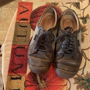 Keen lace up shoe - size 9